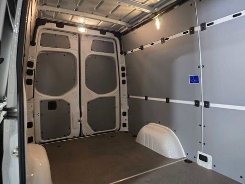 Used 2025 Mercedes-Benz Sprinter 2500 image 14