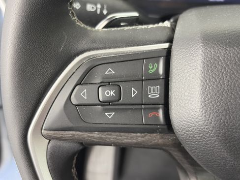 Used 2023 Jeep Grand Cherokee L Limited AWD/4WD image 39