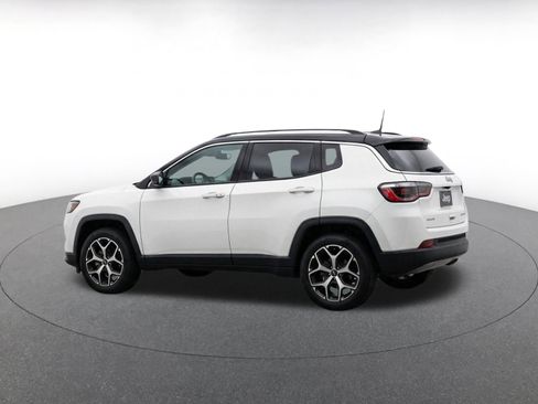 Used 2025 Jeep Compass Limited AWD/4WD image 4