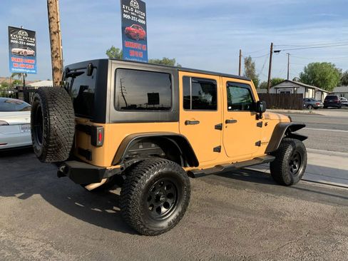 Used 2014 Jeep Wrangler Unlimited Sahara AWD/4WD image 7