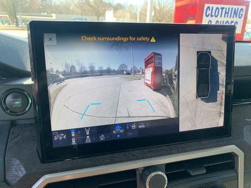 Used 2024 Toyota Tacoma Limited w/ Limited Package (LT) image 20