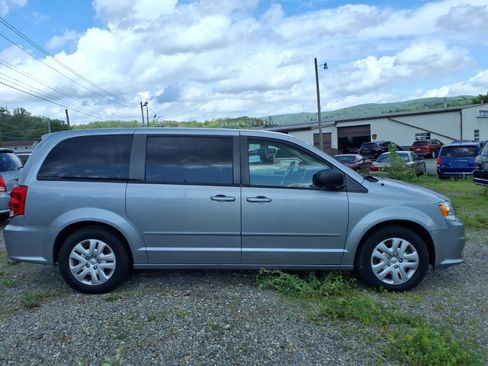 Used 2017 Dodge Grand Caravan SE w/ Power Window Group FWD image 2