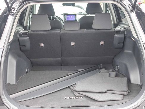 Used 2025 Toyota RAV4 XLE AWD/4WD image 26
