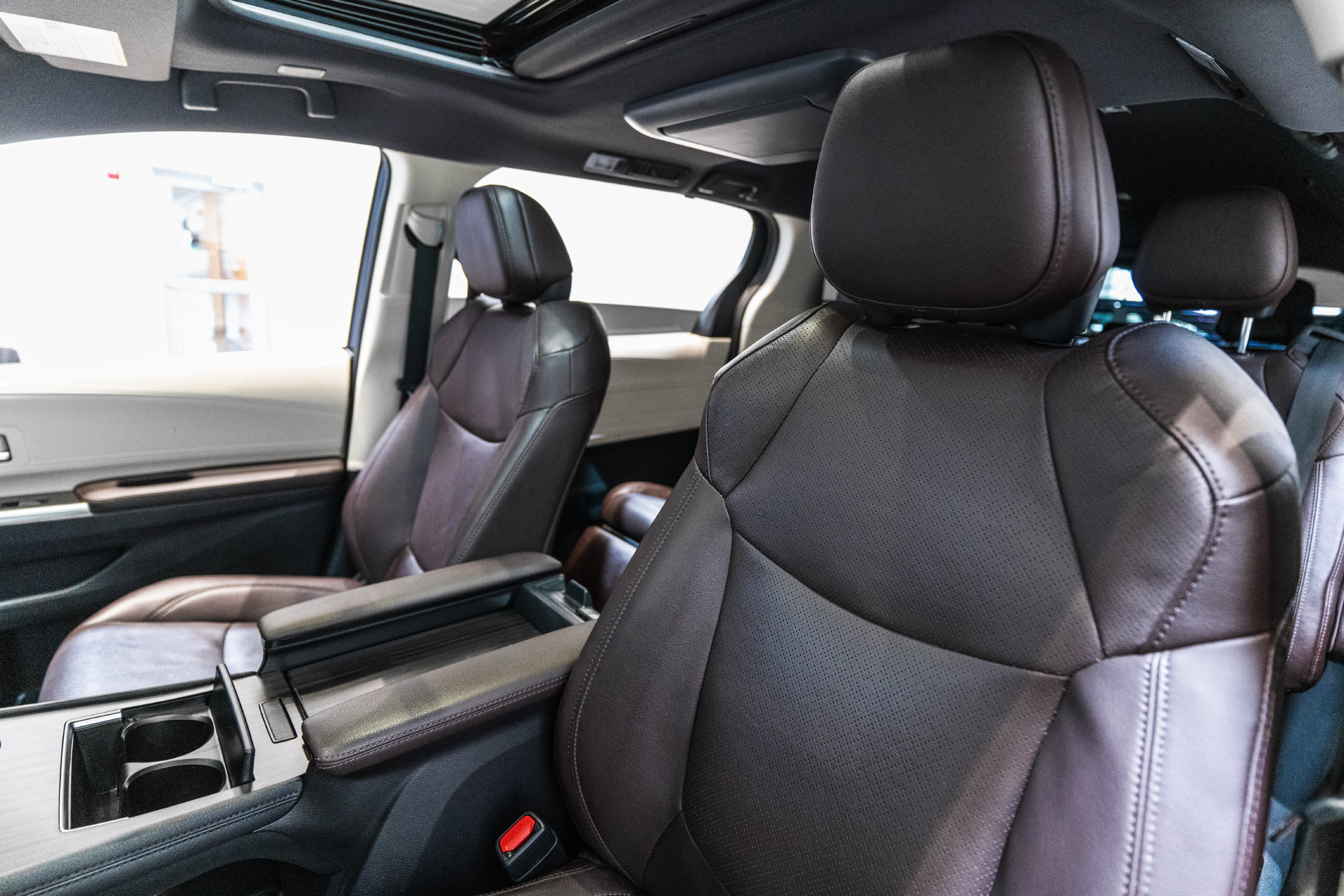 Used 2023 Toyota Sienna Platinum FWD image 6