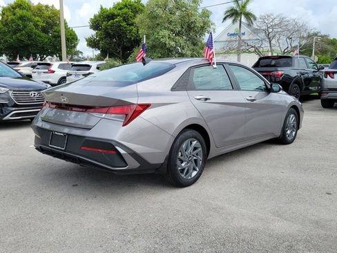 Certified 2024 Hyundai Elantra SEL FWD image 5