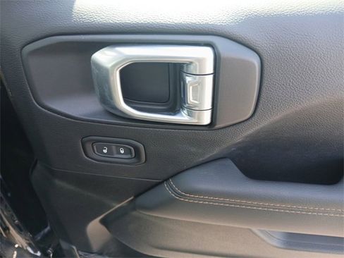 Used 2021 Jeep Wrangler Unlimited Sahara image 16