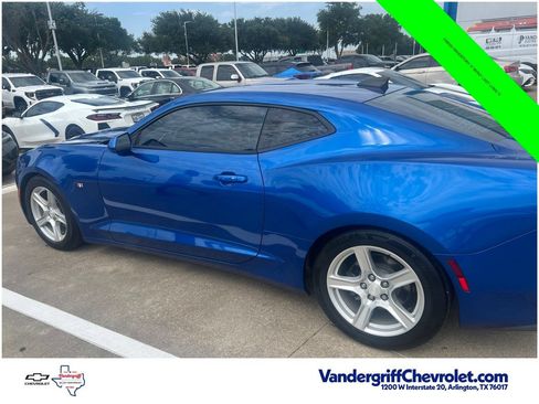 Used 2017 Chevrolet Camaro LT RWD image 2