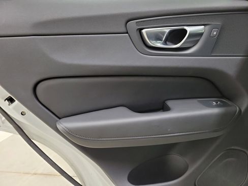 Used 2025 Volvo XC60 B5 Core image 15