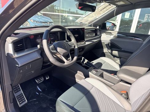 New 2026 Volkswagen Tiguan SE R-Line image 12