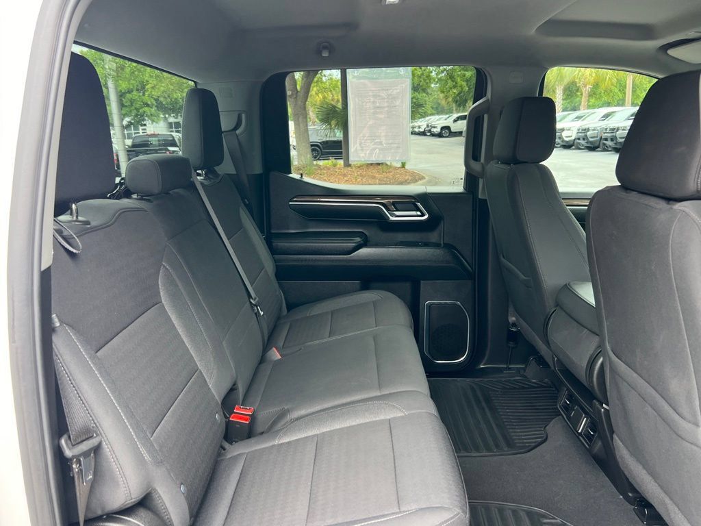 Used 2025 Chevrolet Silverado 1500 LT RWD image 18