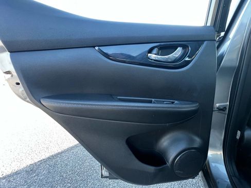 Used 2020 Nissan Rogue Sport SV image 15