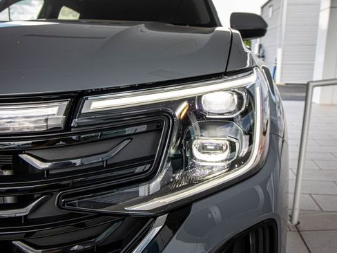 New 2026 Volkswagen Atlas Cross Sport SE FWD image 7