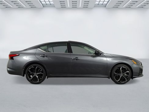 New 2025 Nissan Altima 2.5 SR w/ SR Premium Package FWD image 6