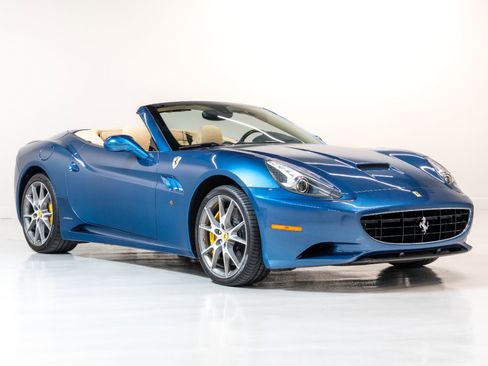 Used 2010 Ferrari California image 3