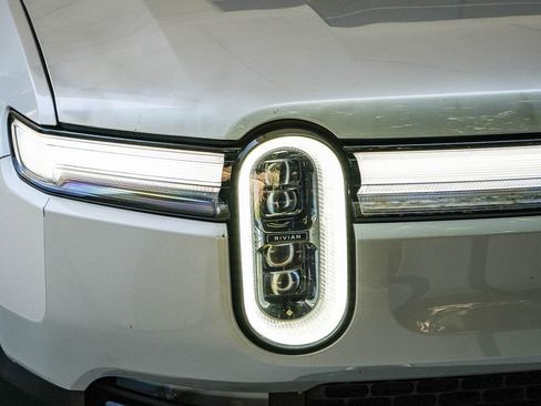 Used 2025 Rivian R1S Adventure AWD/4WD image 8
