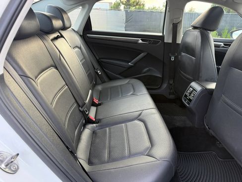 Used 2017 Volkswagen Passat 1.8T SE FWD image 20