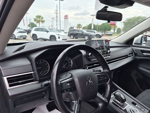 Used 2024 Mitsubishi Outlander SE FWD image 15