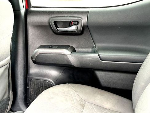 Used 2019 Toyota Tacoma TRD Off-Road AWD/4WD image 20