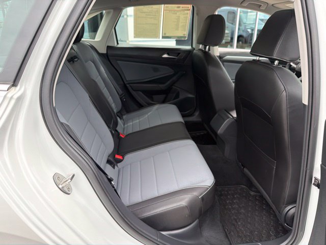Used 2025 Volkswagen Jetta SE FWD image 18