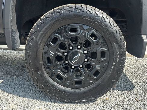 Used 2022 Chevrolet Silverado 2500 LT w/ Midnight Edition AWD/4WD image 2