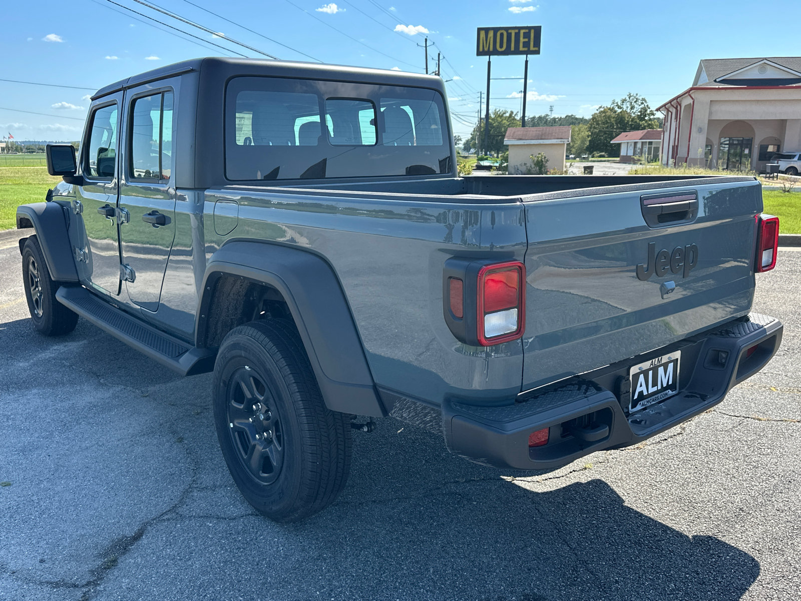 New 2026 Jeep Gladiator Sport AWD/4WD image 8