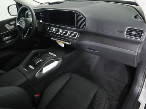 New 2026 Mercedes-Benz GLS 450 4MATIC image 19