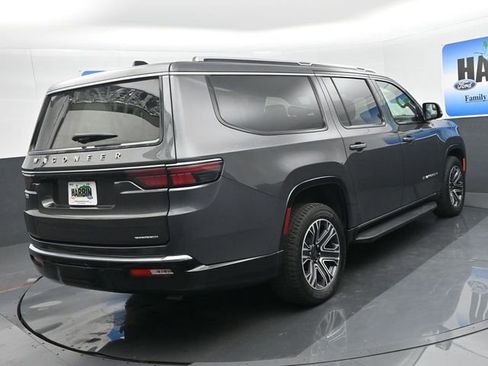 Used 2024 Jeep Wagoneer L Series II image 5