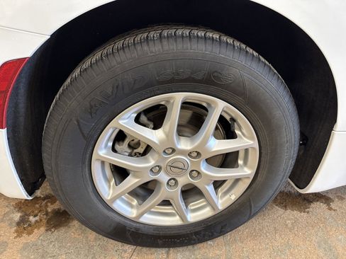 Used 2024 Chrysler Pacifica Touring-L image 10