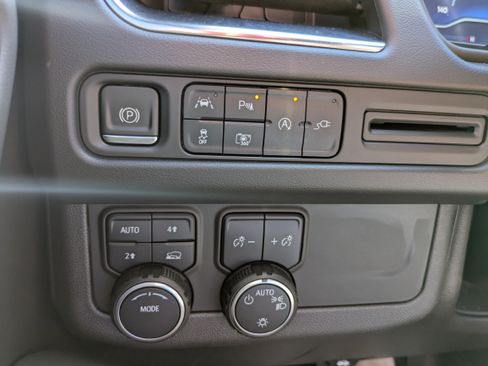 Used 2022 Chevrolet Tahoe RST w/ Luxury Package image 24