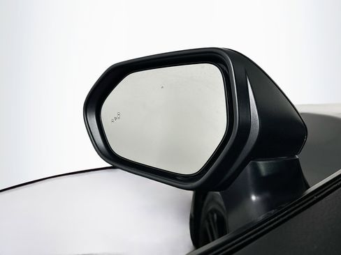 Used 2025 Toyota Camry SE image 16