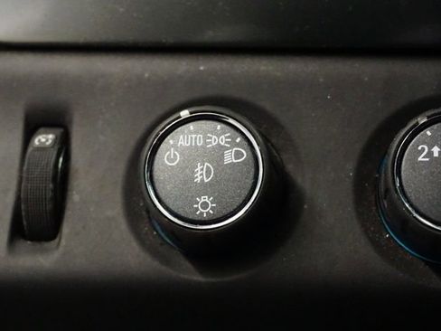 Used 2015 Chevrolet Suburban LTZ image 30