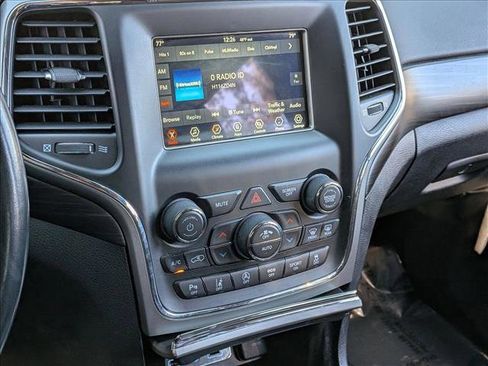 Used 2021 Jeep Grand Cherokee Laredo image 15