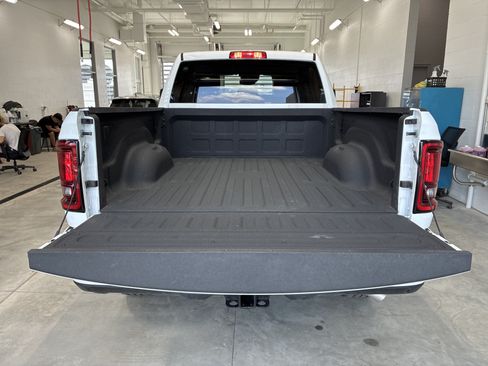 Used 2025 RAM 2500 Big Horn AWD/4WD image 10