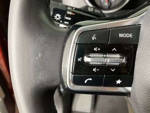 Used 2024 Kia Carnival LX image 18