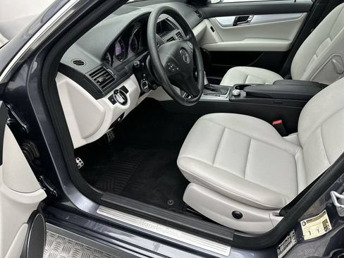 Used 2011 Mercedes-Benz C 300 4MATIC Sedan image 11
