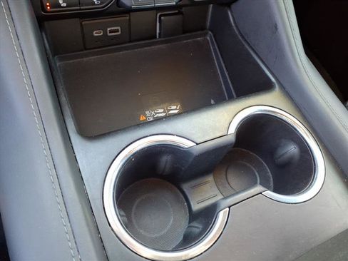 Used 2022 Chevrolet Suburban Z71 w/ Luxury Package image 28