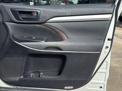 Used 2019 Toyota Highlander Plus image 34