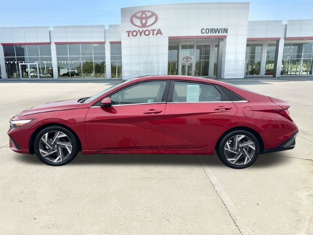 Used 2025 Hyundai Elantra SEL FWD image 2