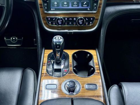 Used 2018 Bentley Bentayga AWD/4WD image 31
