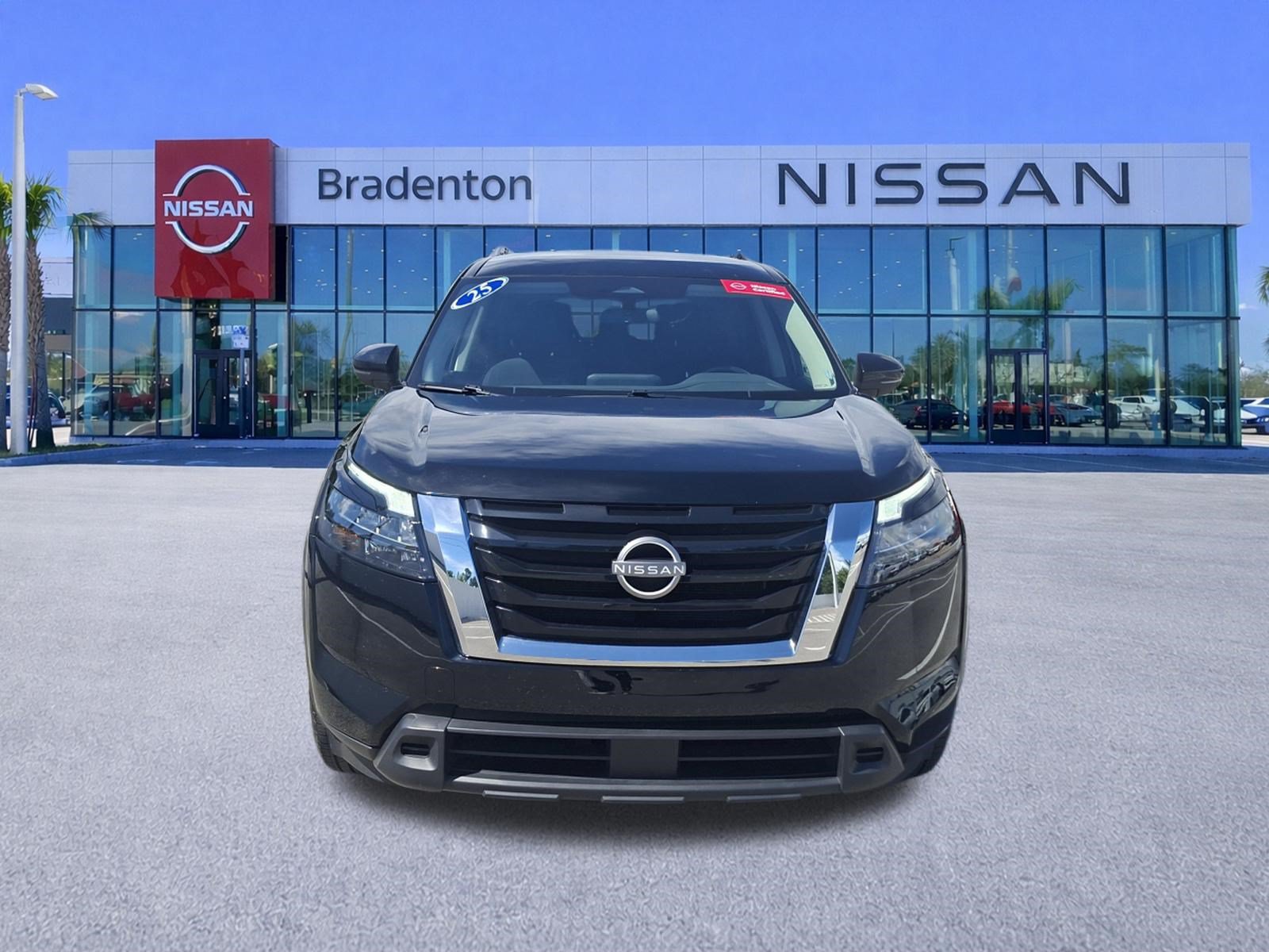 Certified 2025 Nissan Pathfinder SV FWD image 2