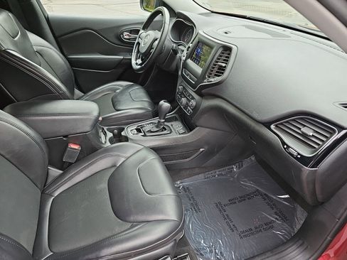 Used 2020 Jeep Cherokee Latitude Plus FWD image 11