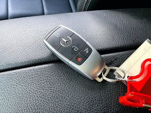Used 2020 Mercedes-Benz GLC 300 4MATIC image 35