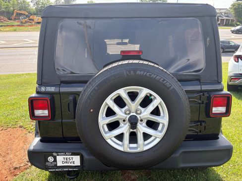 Used 2023 Jeep Wrangler Unlimited Sport AWD/4WD image 43