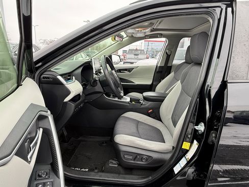 Used 2020 Toyota RAV4 XLE image 15