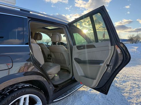 Used 2016 Mercedes-Benz GL 550 GL 550 4MATIC Sport Utility 4D image 24