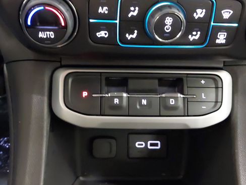 Used 2023 GMC Acadia SLE w/ Driver Convenience Package image 21