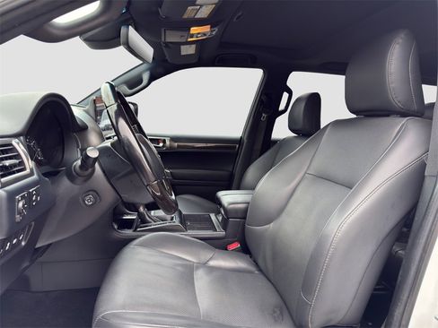 Used 2023 Lexus GX 460 Premium w/ Accessory Package image 6