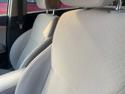 Used 2016 Kia Sorento LX w/ LX Convenience Package image 3