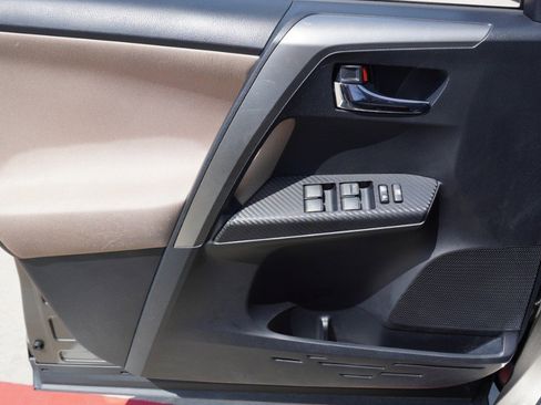 Used 2015 Toyota RAV4 XLE FWD image 21
