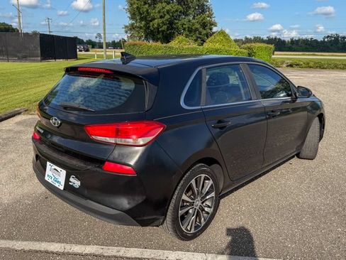 Used 2018 Hyundai Elantra GT FWD image 4